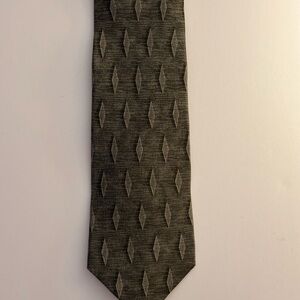 Arrow Green Patterned Tie 100% Imported Silk